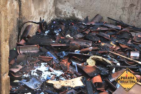 Panela esquecida em fogão aceso provoca incendio, queima moça e causa danos em três residencias na periferia de União