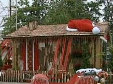 Ladrões furtam ursos de pelúcia e doces de casa do Papai Noel em SC