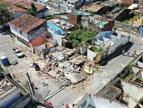 Imóveis com risco de desabamento no Pinheiro serão demolidos nesta sexta (20)