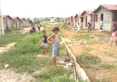 Famílias invadem casas do Programa Minha Casa, Minha Vida em Pão de Açúcar 
