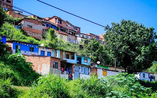Dois mil imóveis do Mutange começaram a ser demolidos ontem pela Braskem