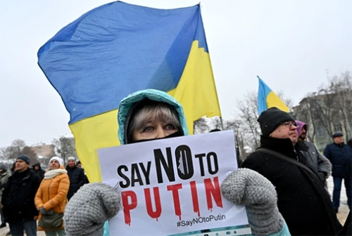 “Diga não a Putin”: Ucranianos apoiam protestos no Cazaquistão