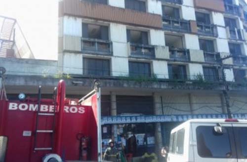 PM prende vândalos acusados de atear fogo em prédio abandonado do INSS