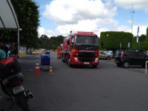 CB é acionado para conter incêndio em loja na Gruta