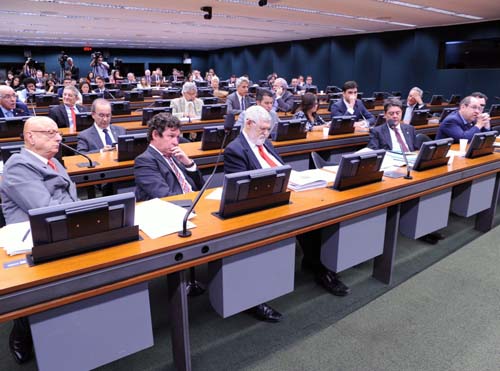 CCJ tentará tirar sistema de capitalização da reforma da Previdência