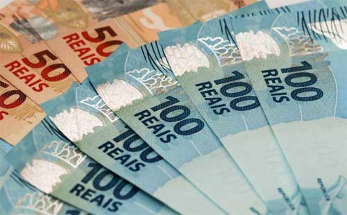 A partir desta segunda (17), Caixa começou a pagar abono extra de até R$ 1.212; saiba se você terá direito