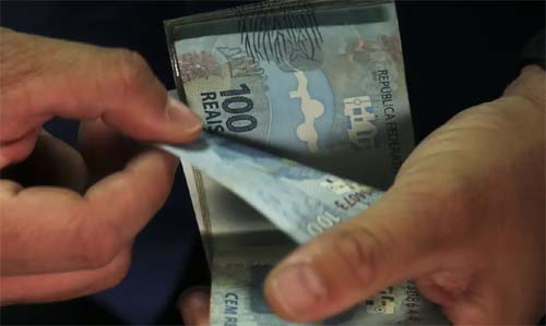 Clientes Estão Desesperados Com Falência De 2 Bancos Populares