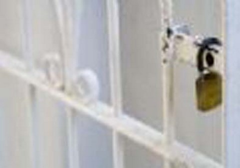 Chefe de guarda municipal é preso portando pistola