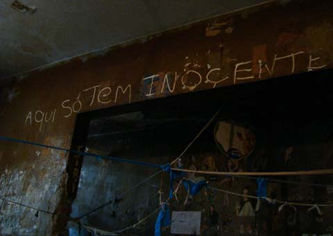 Detentos em Batalha usavam fotografia de Jesus para esconder buraco em cela