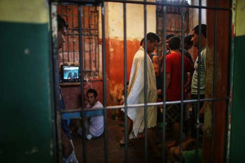 Celas para LGBTs são realidade em apenas 1 a cada 5 unidades prisionais, diz pesquisa