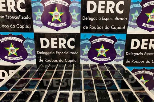 Delegacia de Roubos da Capital faz devolução de 75 aparelhos celulares às vítimas
