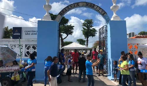 Veja o que abre e fecha no feriado de Finados em Maceió