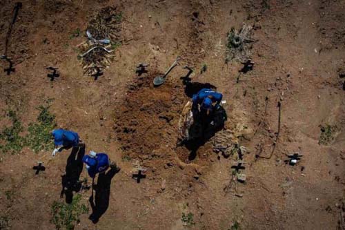 Mês mais letal da pandemia, abril se encerra com 82.266 mortes no país