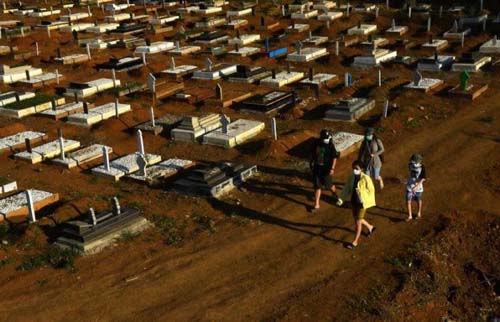 Indonésia ultrapassa marco sombrio de 100 mil mortes de Covid-19