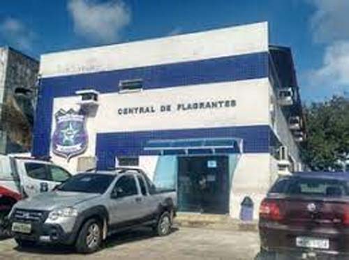 Casal é preso após ser flagrado com três granadas caseiras em partida entre CRB x Bahia, no Rei Pelé