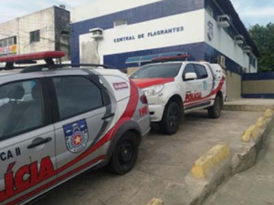 Jovem suspeito de tráfico é baleado após reagir a abordagem policial