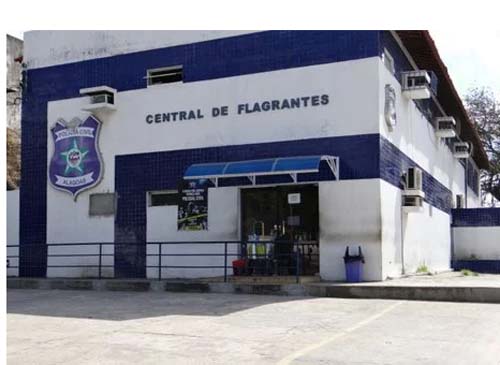 Mulher é presa com celulares e drogas na parte alta de Maceió