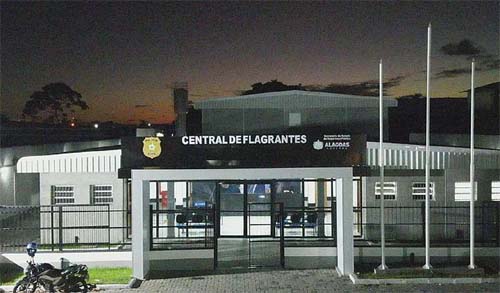 Genro é preso após tentar estrangular o pai no bairro Clima Bom, Maceió
