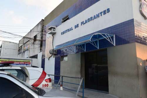 Preso foge da Central de Flagrantes pela porta da frente