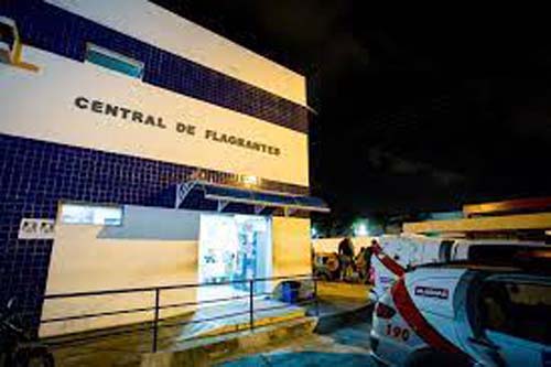 Mulher é trancada em residência e espancada até desmaiar