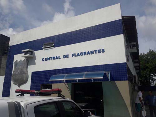 Homem é preso ao lado de escola após tocar nas partes íntimas de duas mulheres