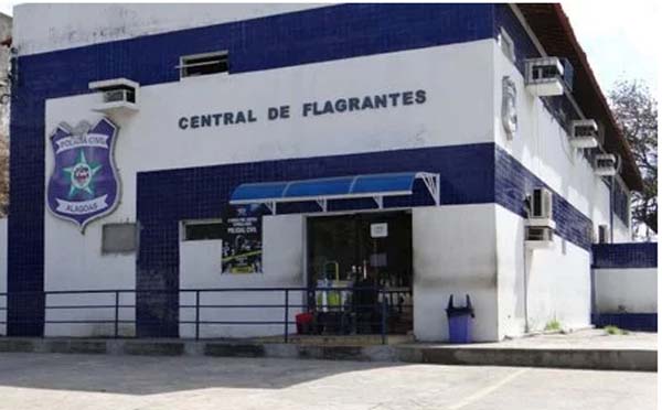 Mulher é esfaqueada na cabeça pelo namorado