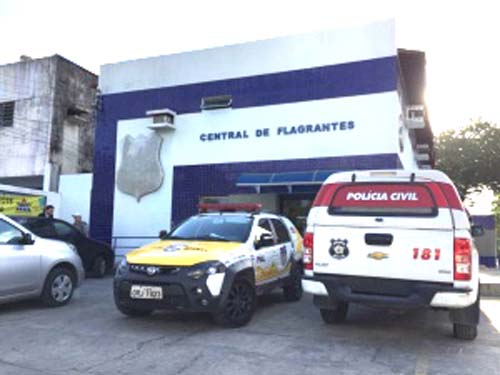 Jovem tem surto psicótico e tenta atacar o próprio pai com arma branca em Maceió