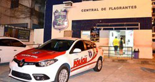 Motorista é preso com mais de 2 kg de maconha dentro de carro no Jacintinho