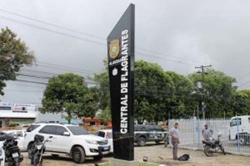 Por causa de R$ 20, mulher é agredida por irmão e o tranca em casa para evitar fuga