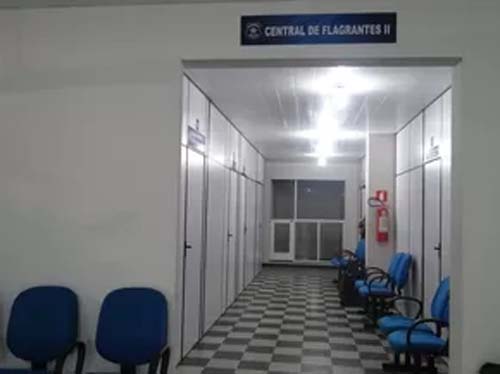 Idoso é acusado de estuprar enteada próximo a praça pública