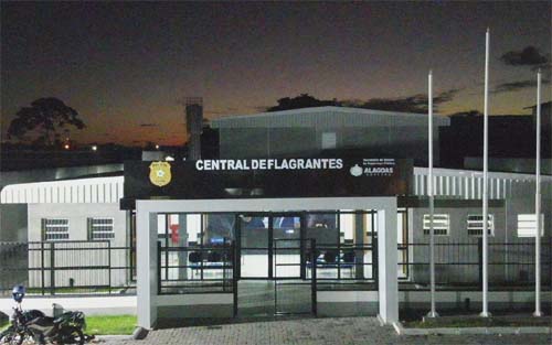 Passageiro é preso após 'passar a mão' em motorista por app