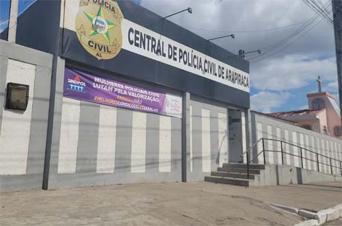 Homem é preso após anunciar assalto, derrubar arma e ser espancado por populares em Arapiraca