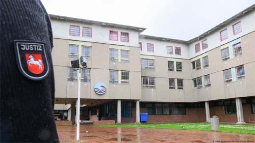 Suécia propõe redução na idade penal para 13 anos visando endurecer o combate às gangues