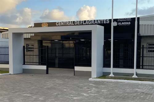 Dupla é presa com mais de 85 kg de drogas em Maceió