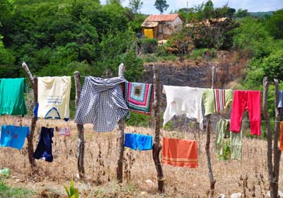 Doméstica morre eletrocutada enquanto estendia roupa molhada em cerca na cidade de São José da Laje