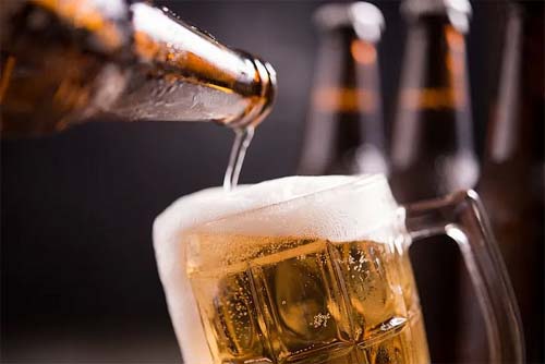 Qual é o perigo de beber álcool? A Organização Mundial da Saúde explica