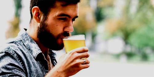 Aumento da falsificação de cervejas de marca popular no Brasil causa preocupação