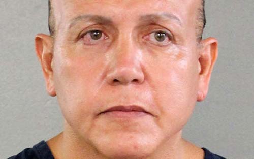 Suspeito de enviar pacotes-bomba nos EUA é acusado de 5 crimes federais e pode ser condenado a 48 anos de prisão