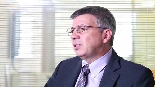 Calar um órgão de comunicação é medida impensada numa democracia, diz procurador