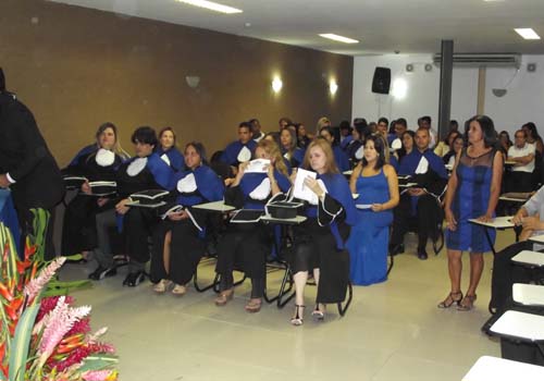 CESMAC forma 36 alunos do curso de Psicologia dentre estes, uma palmarina