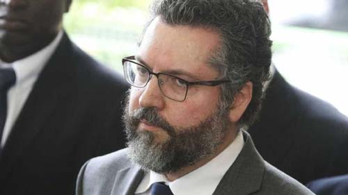 Novo chanceler defende combate a pautas 'abortivas e anticristãs'