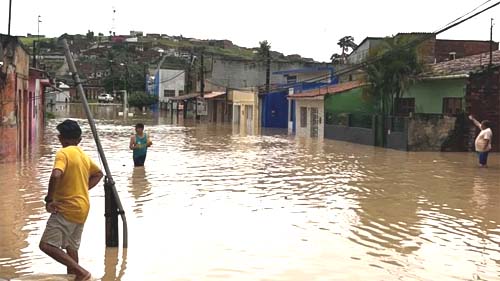Lula assina MP que libera R$ 280 milhões a estados afetados por chuvas