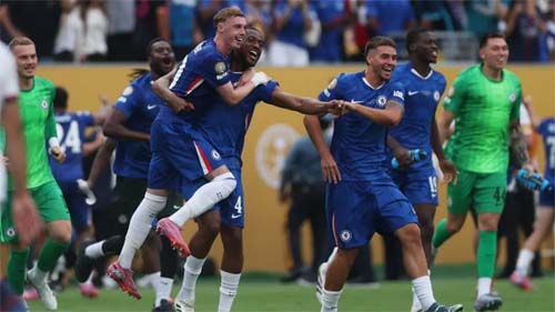 Chelsea atropela PSG com show de Palmer e golaço brasileiro e conquista o título do Mundial de Clubes