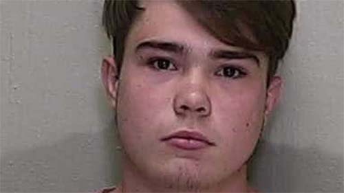 Adolescentes trocam tiros para testar colete à prova de bala. Um morreu