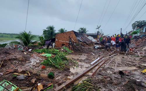 Cerca de 70 famílias estão desalojadas após fortes chuvas Maceió