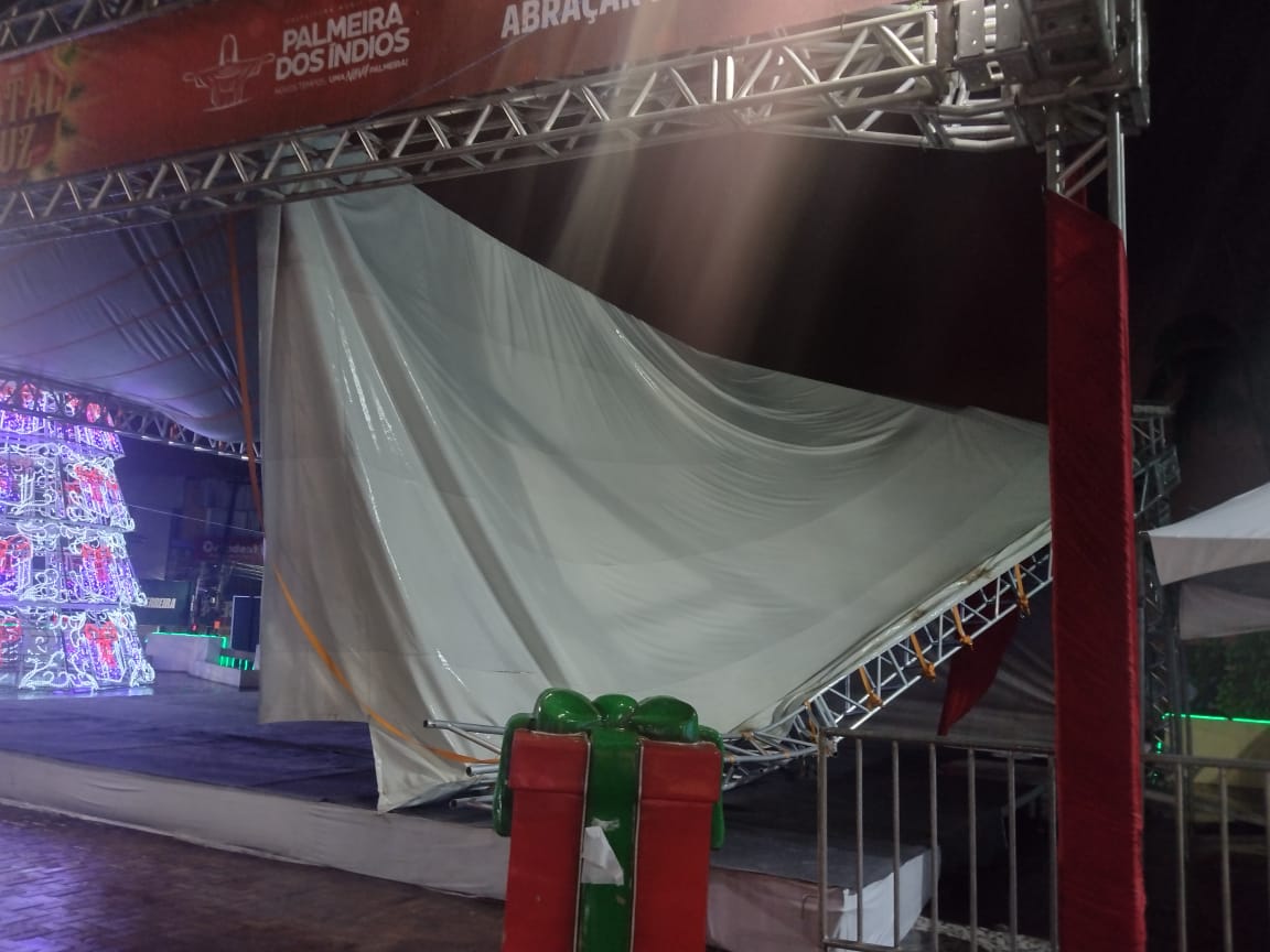 Chuva destrói palco do Natal Luz de Palmeira dos Índios