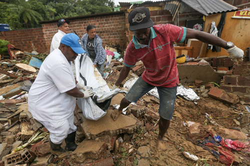 Mais de 1,2 mil pessoas ficam desalojadas por causa das chuvas no Grande Recife