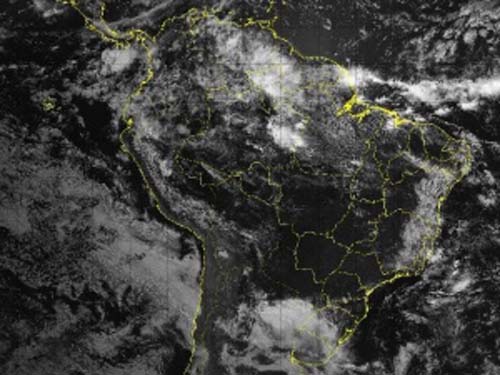 Madrugadas devem ser de chuvas até a quarta-feira em Maceió, diz especialista