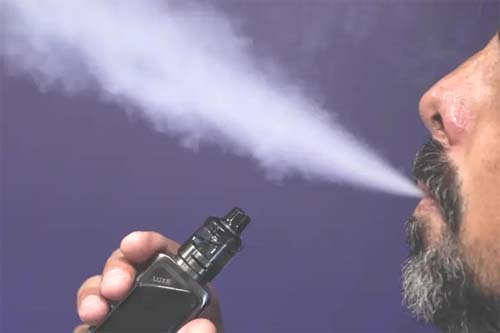Mesmo proibido, uso de cigarro eletrônico segue forte no Brasil