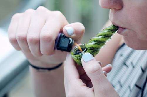 Item de cultivo de maconha para uso pessoal não é crime, decide STJ